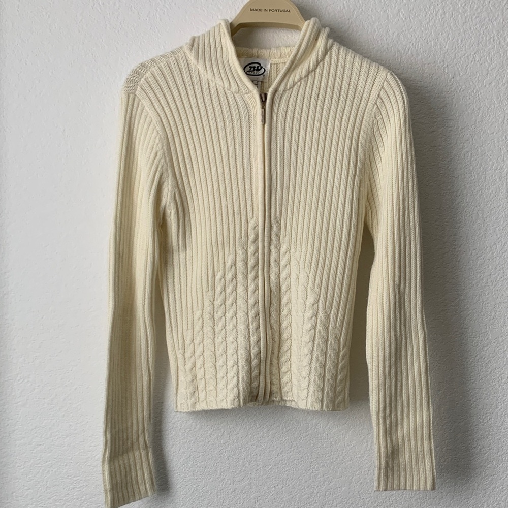 Chic Cream Zip-Up Cardigan